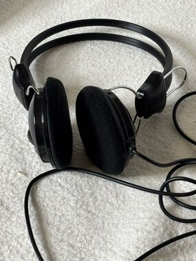 Vintage Wired On Ear Stereo Headphone 3.5mm Audio Jack Adjustable Headband Black